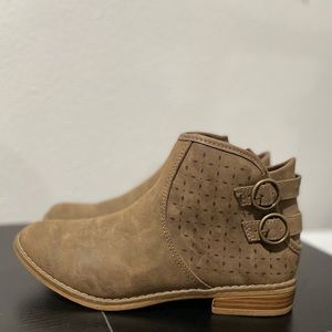NWOT: Rocket Dog Ankle Booties